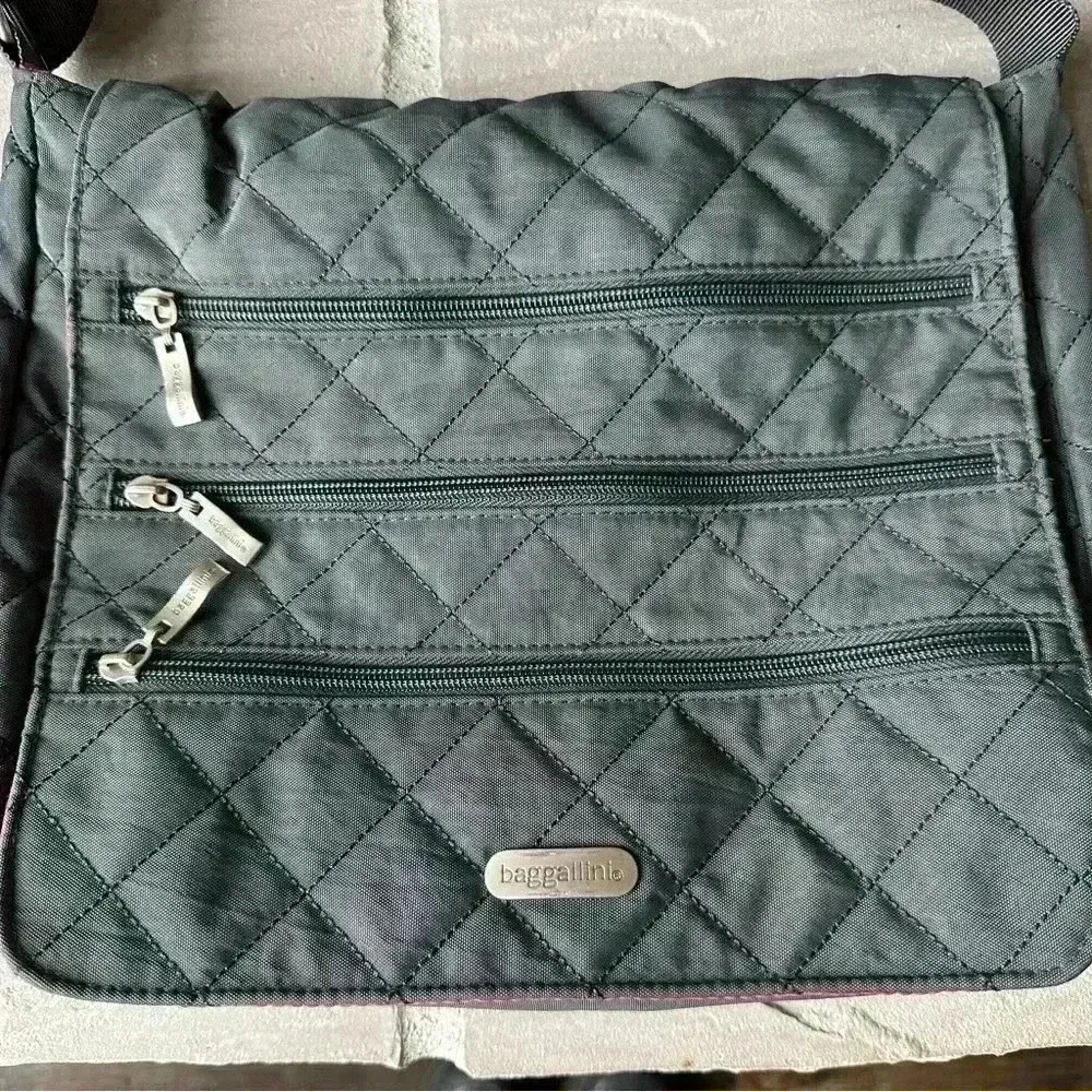 Baggallini Gray Quilted Crossbody Messenger Triple Zip‎ Flap Bag Purse w Pouch